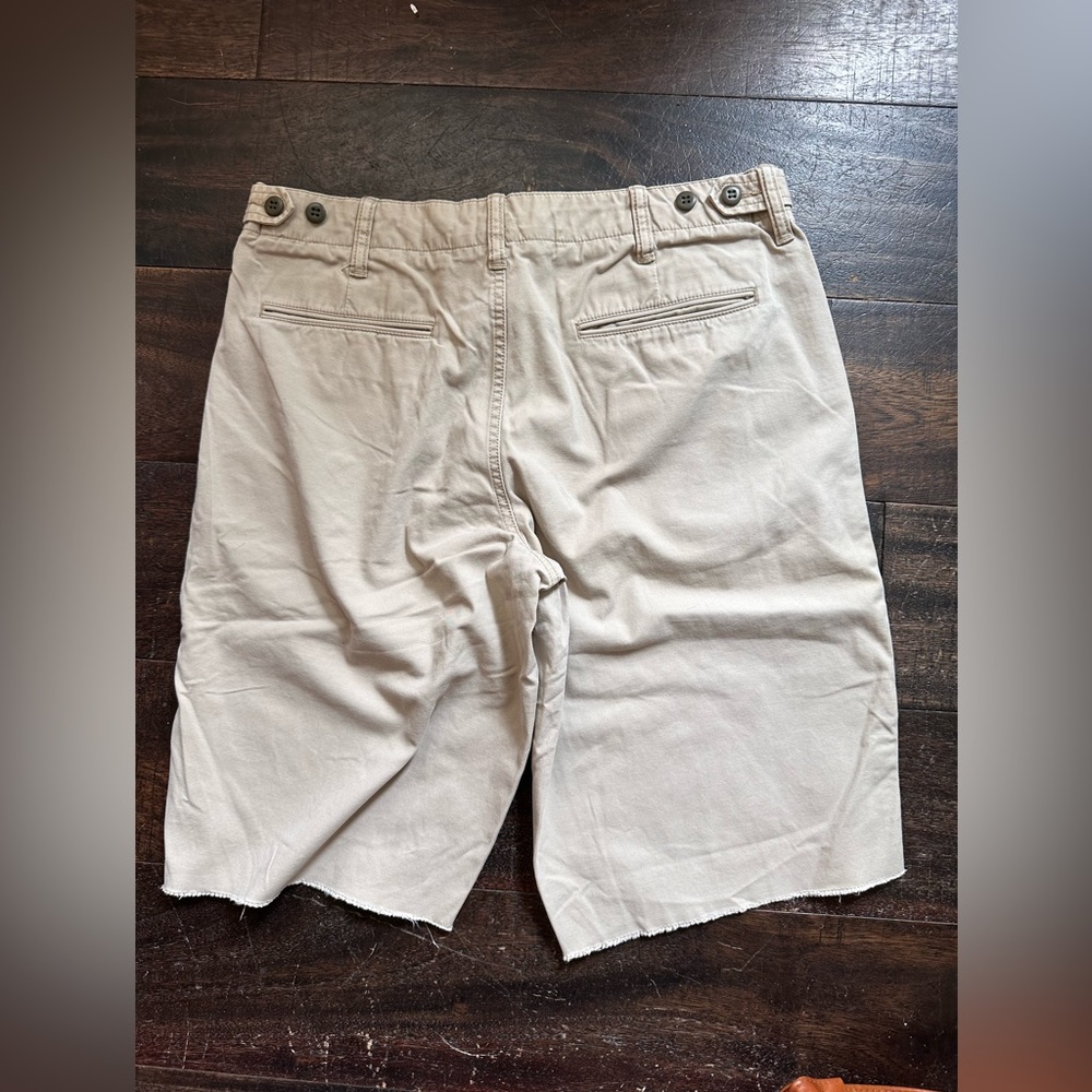 Gap Raw Edge Khaki Shorts - Picture 2 of 6